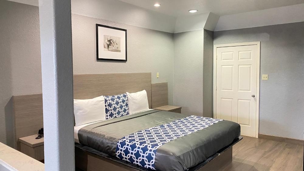 Island Suites Hobby Airport