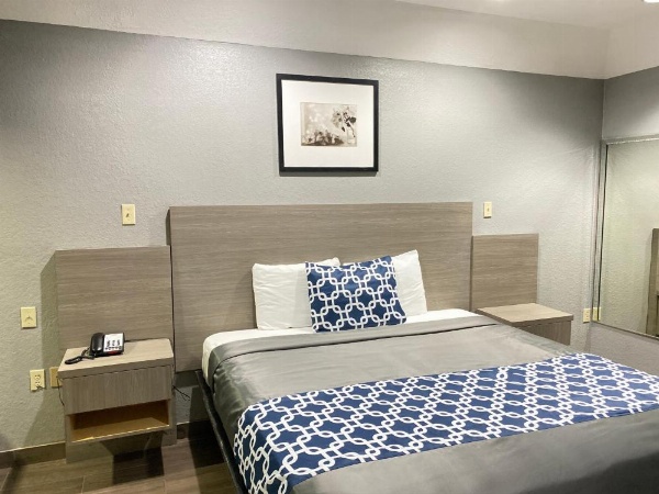 Island Suites Hobby Airport image 10