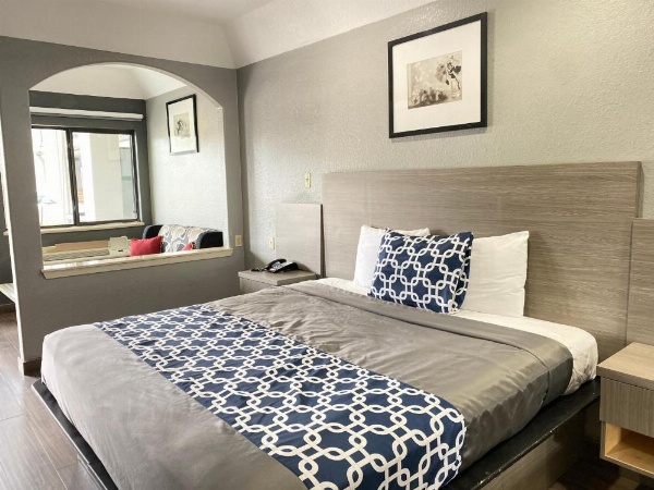 Island Suites Hobby Airport image 11