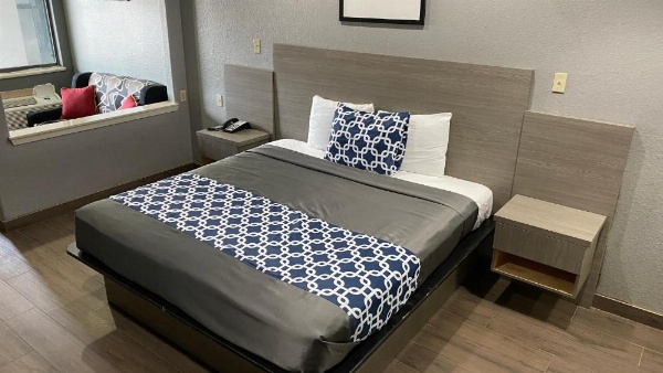 Island Suites Hobby Airport image 17