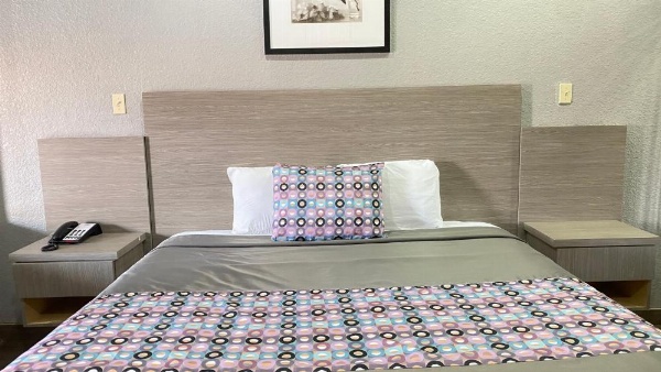 Island Suites Hobby Airport image 20