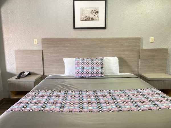 Island Suites Hobby Airport image 25