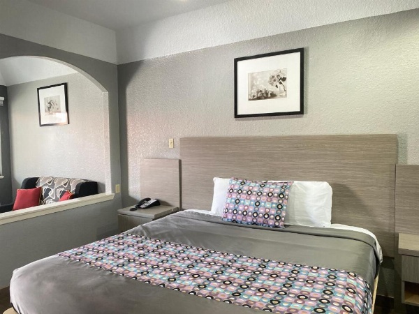 Island Suites Hobby Airport image 27