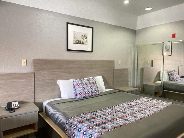 Island Suites Hobby Airport image 28