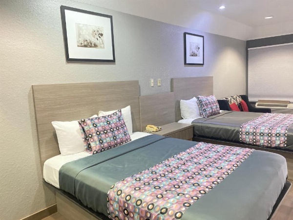 Island Suites Hobby Airport image 32