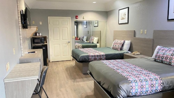 Island Suites Hobby Airport image 35