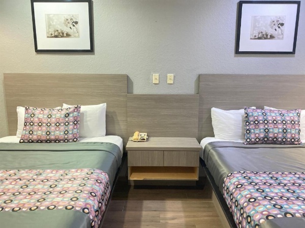 Island Suites Hobby Airport image 36