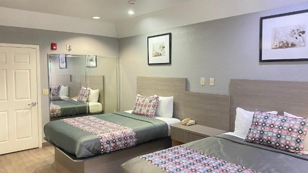 Island Suites Hobby Airport image 42