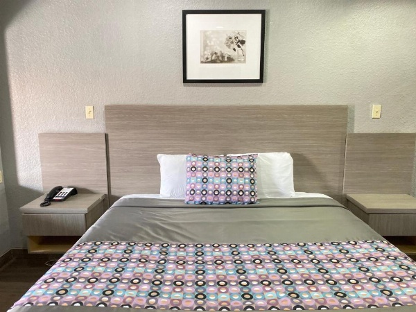 Island Suites Hobby Airport image 47
