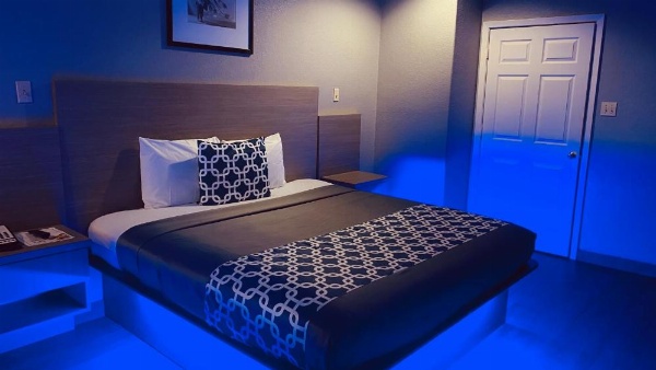 Island Suites Hobby Airport image 53
