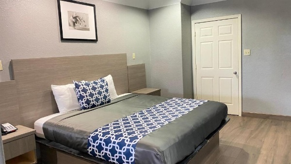 Island Suites Hobby Airport image 63