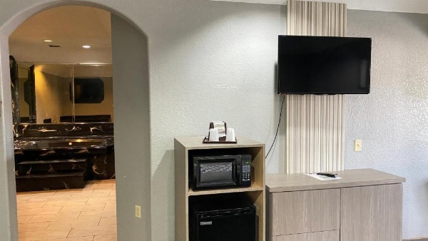 Island Suites Hobby Airport image 64