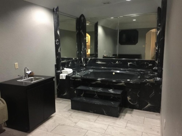 Island Suites Hobby Airport image 65