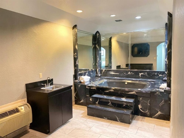 Island Suites Hobby Airport image 67