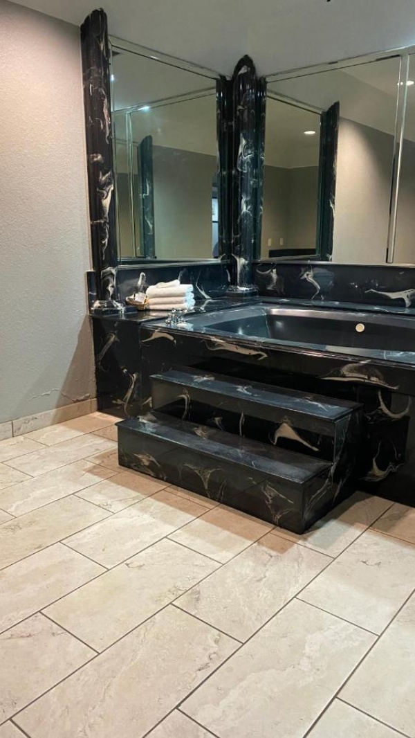 Island Suites Hobby Airport image 68