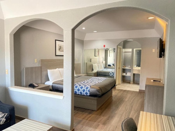 Island Suites Hobby Airport image 9